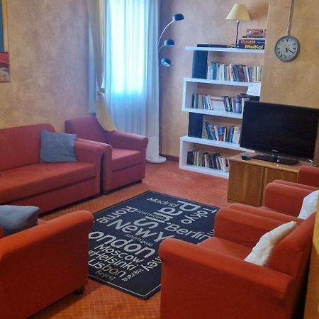 Hotel Marina Тори дел Бенако Екстериор снимка