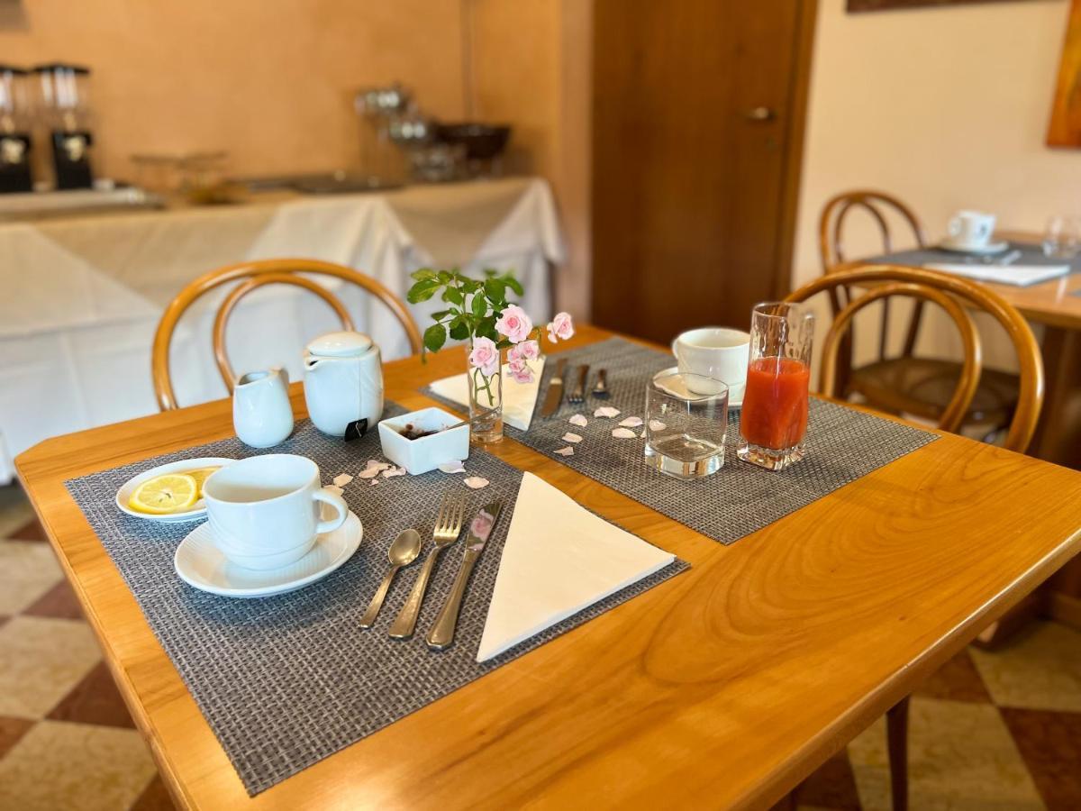 Hotel Marina Тори дел Бенако Екстериор снимка