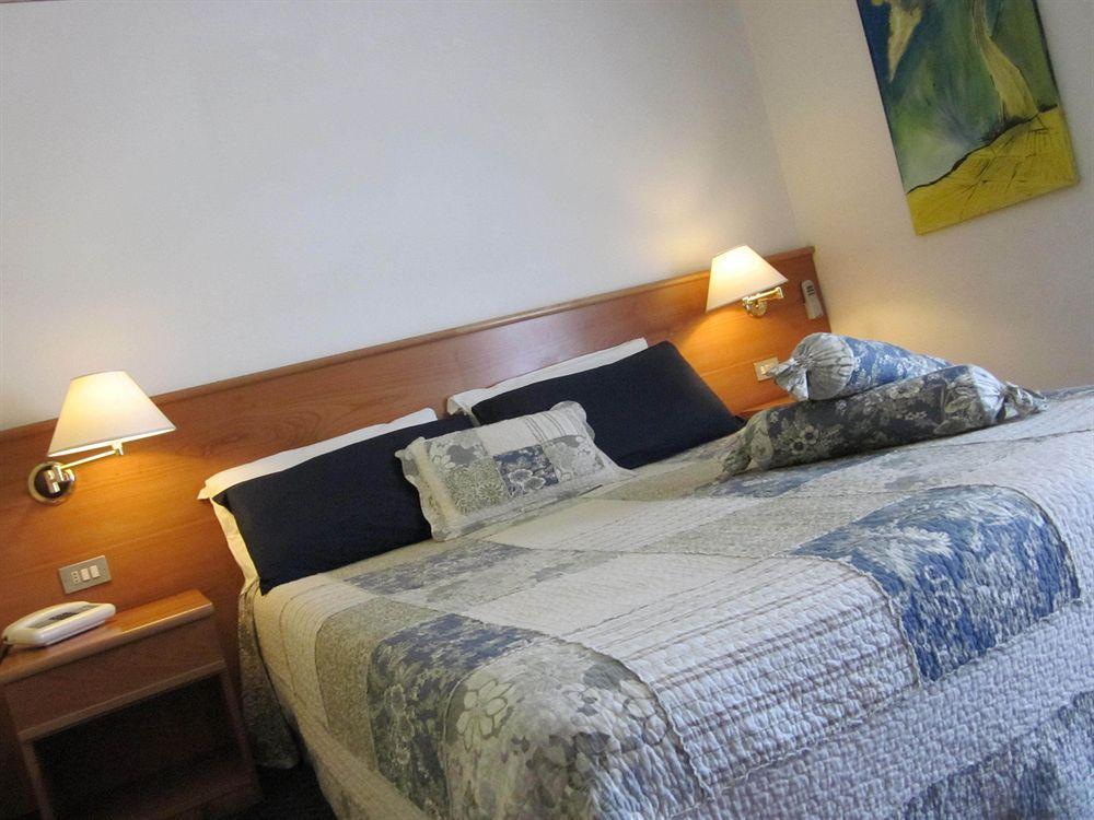 Hotel Marina Тори дел Бенако Екстериор снимка
