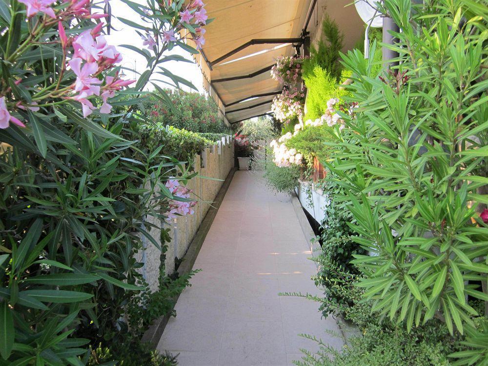 Hotel Marina Тори дел Бенако Екстериор снимка