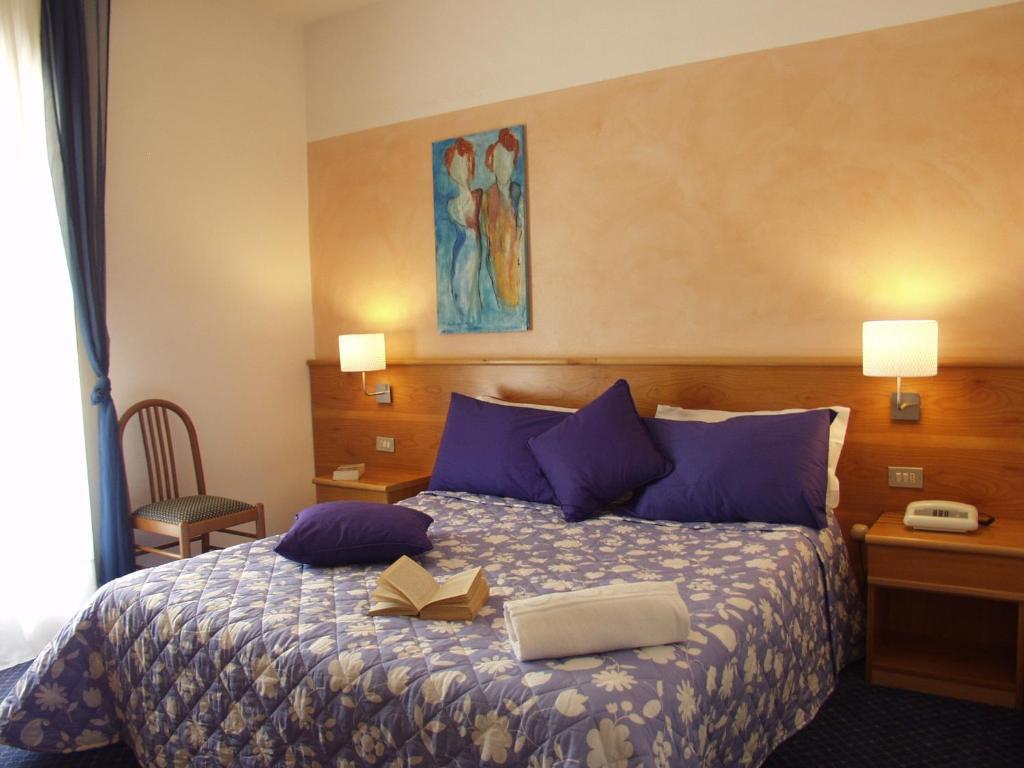 Hotel Marina Тори дел Бенако Стая снимка