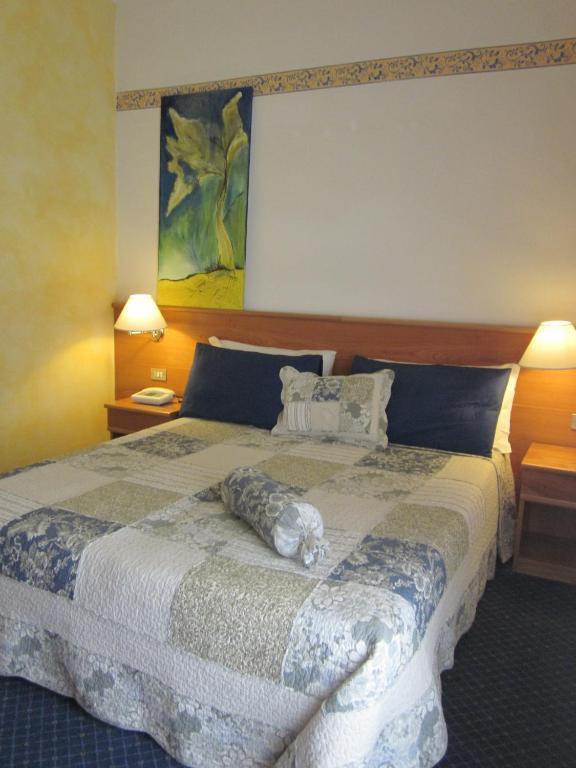 Hotel Marina Тори дел Бенако Стая снимка