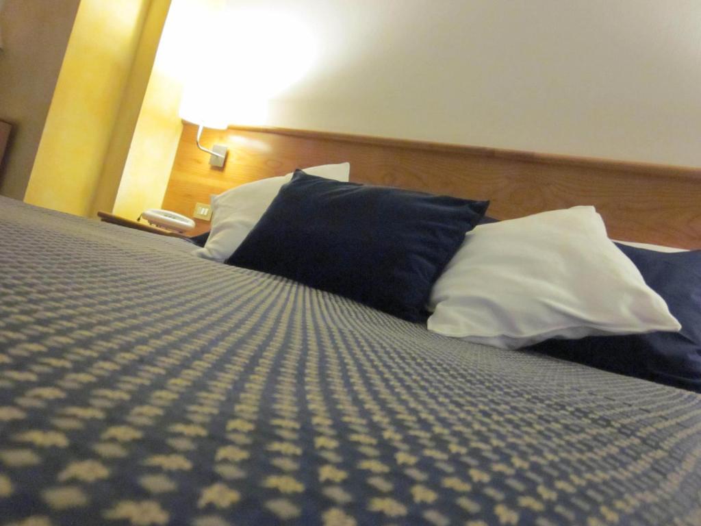 Hotel Marina Тори дел Бенако Стая снимка