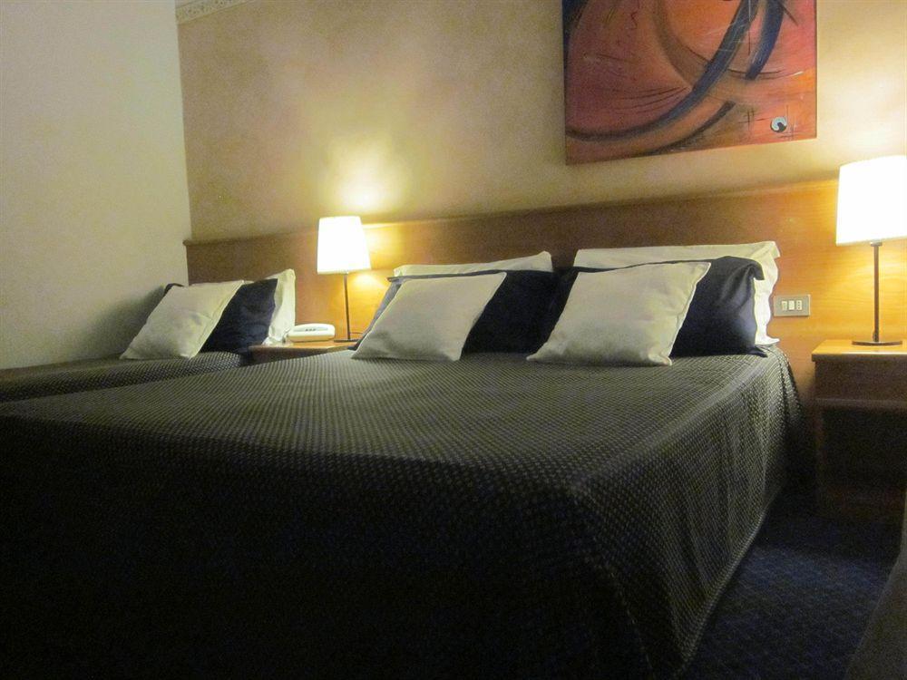 Hotel Marina Тори дел Бенако Екстериор снимка