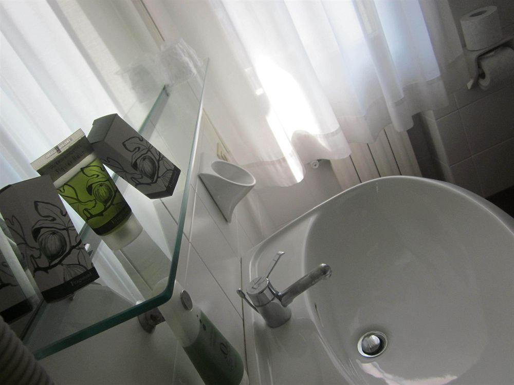 Hotel Marina Тори дел Бенако Екстериор снимка